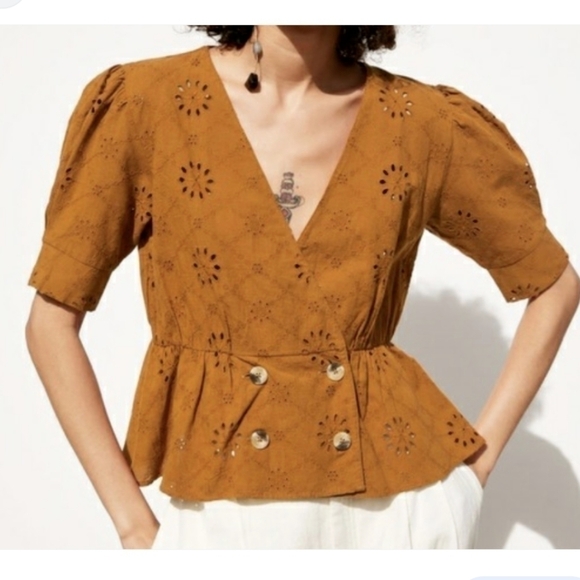 Zara Tops - ❤️ ZARA Blouse 🌻